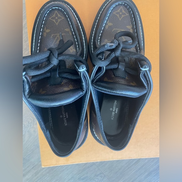 Beautiful Louis Vuitton Shoes 100% Authentic - Picture 5 of 6